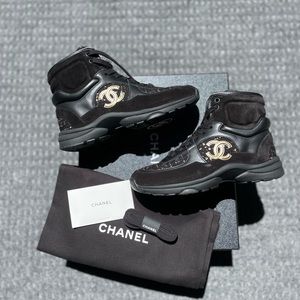 Chanel Hightop sneaker - RARE AND NIB - Size 37